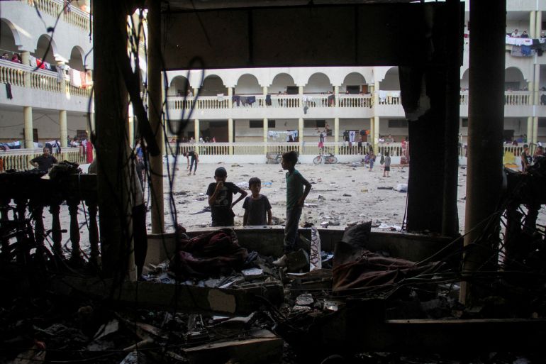 Palestinians look at the damage at the site of an Israeli strike on a school sheltering displaced people, amid the Israel-Hamas conflict, in Gaza City August 10, 2024. REUTERS/Mahmoud Issa TPX IMAGES OF THE DAY