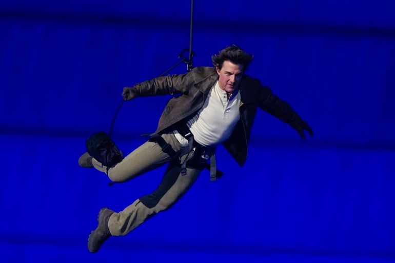 Tom Cruise hands Olympic flag to Los Angeles, closing Paris Games