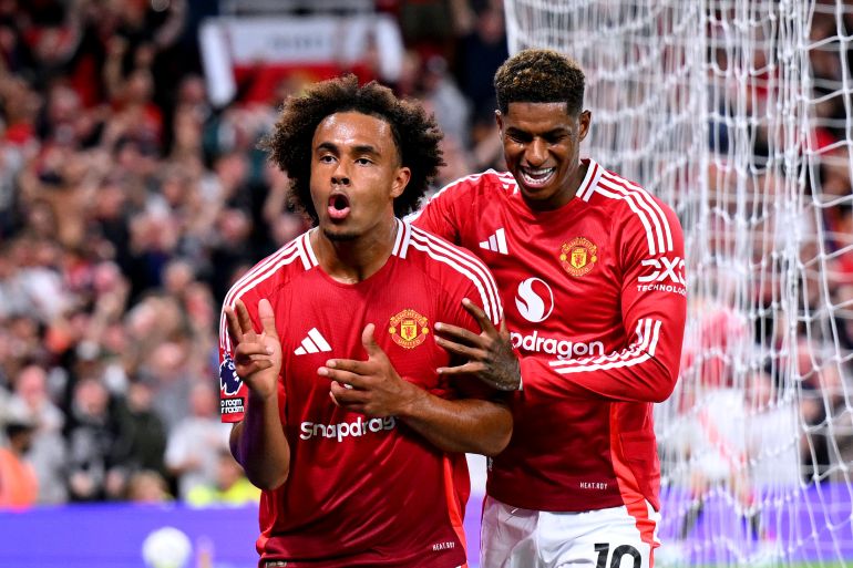 MANCHESTER, ENGLAND - AUGUST 16: Joshua Zirkzee of Manchester United celebrates scoring his team's first goal with teammate Marcus Rashford during the Premier League match between Manchester United FC and Fulham FC at Old Trafford on August 16, 2024 in Manchester, England. (Photo by Michael Regan/Getty Images)